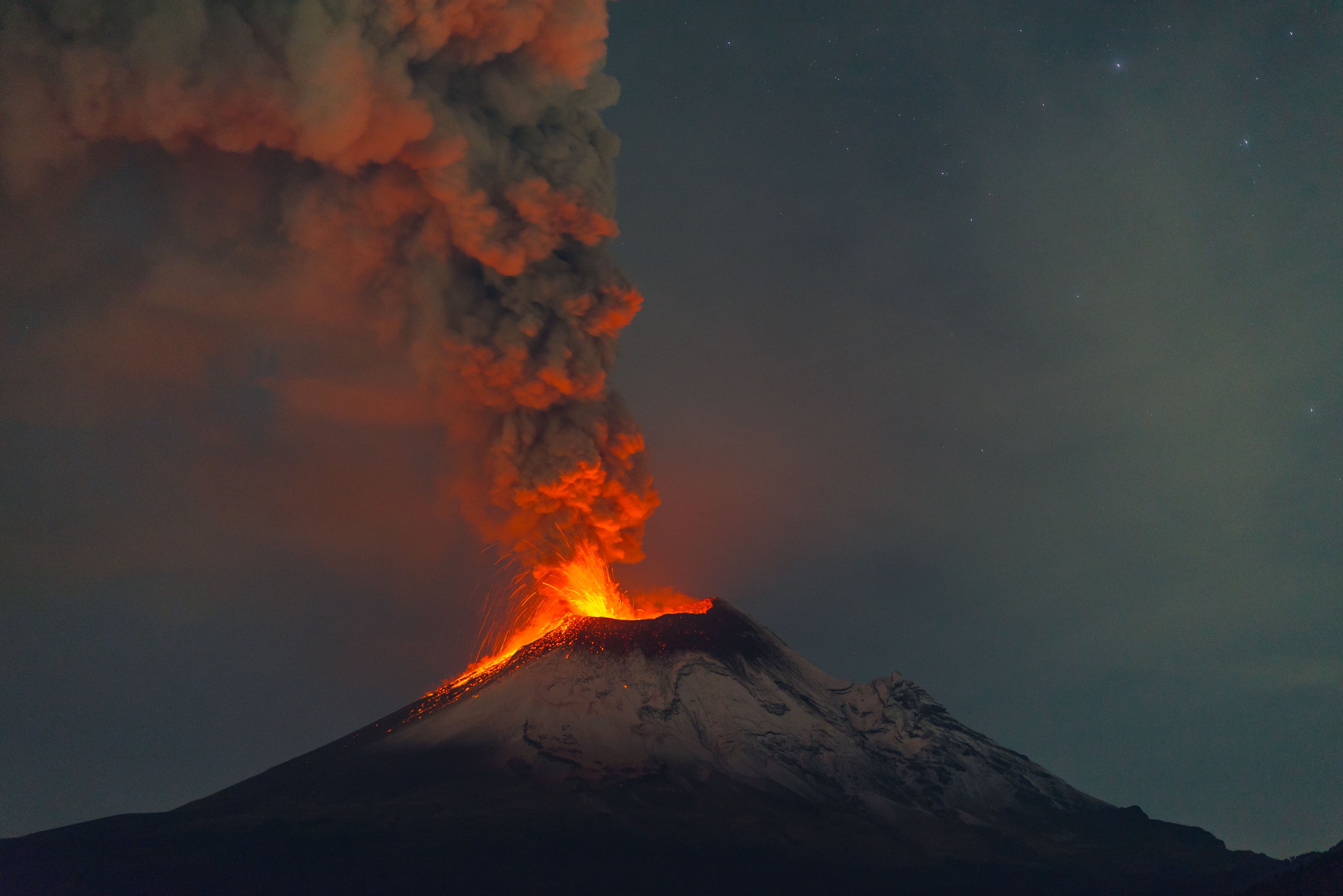 Popocatépetl Erupts
